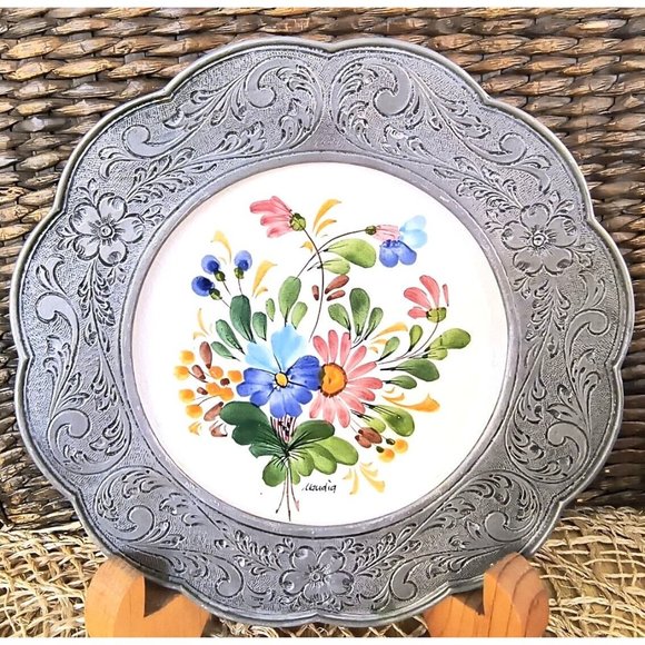 SET/2 Vintage Plates in Pewter Frames, Hand Painted Floral Bouquets, EUC - Picture 5 of 10